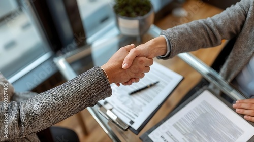 Poignée de main professionnelle scellant un accord commercial