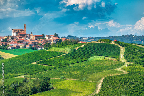 Foto Grana Monferrato Village and Vineyards Landscape, Piedmont