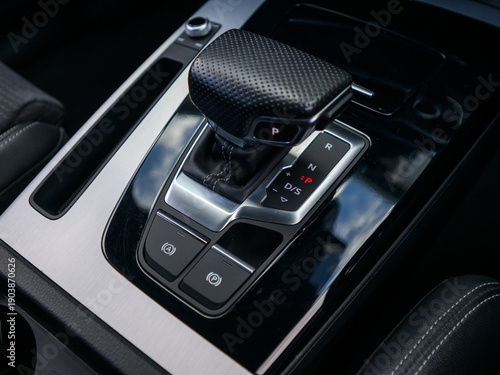 Canvastavla Automatic gear selector shifter on car center console close up