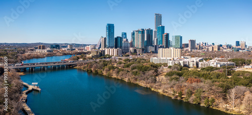 Φωτογραφία Aerial panoramic view along Lady Bird Lake towards downtown Austin Texas from th