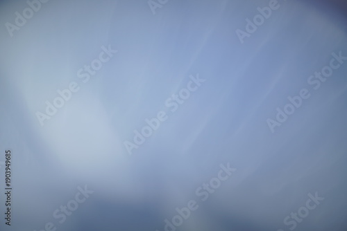 Blau , hell und wolkig in Form als abstrakte Form und Licht