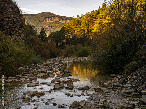 Foto Route to the Orós Bajo waterfall, Biescas, Alto Gallego, Aragonese Pyrenees, Hue