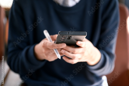 Wallpaper Mural bussiness girl phone Torontodigital.ca