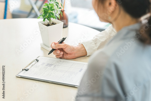 Photos Customers filling out questionnaires, medical questionnaires, and counseling she