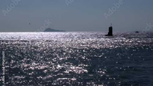 【南知多】キラキラ輝く海面に浮かぶ灯台