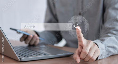 Foto Information retrieval technology; optimizing search engine mechanisms