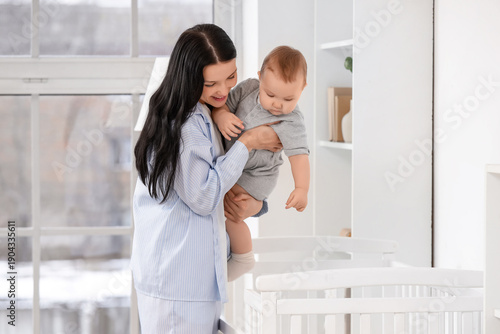 Young mother with her littl...