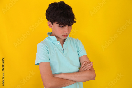 Fotografia Angry preteen boy with arms crossed