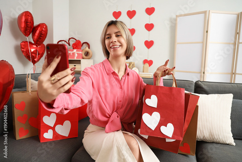 Beautiful woman with shoppi...