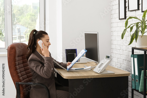 Female office worker talkin...