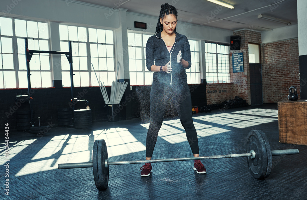 Obraz premium Weightlifting, chalk and workout with woman in gym for bodybuilder, fitness or muscle development. Power lifting, barbell deadlift and training with person in sports center for exercise and challenge