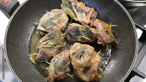A humble dish typical of peasant families, when nothing of the pig was thrown away, and when there was no fear of the fat dripping into the pan; on the contrary, when that was precisely the good thing