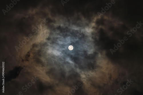 Photography 冬の夜空に朧月が輝く06