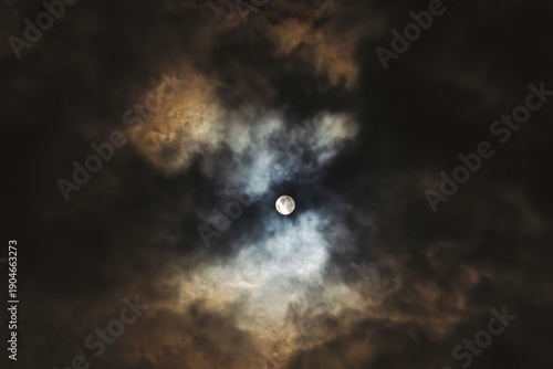 Photography 冬の夜空に朧月が輝く09