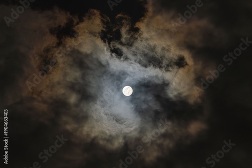 Photography 冬の夜空に朧月が輝く13