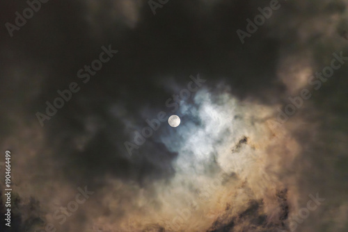 Photos 冬の夜空に朧月が輝く21