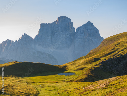 Foto Monte Pelmo reflected on calm Lago delle Baste, Mondeval, Dolomites, Italy