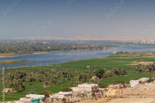 Vue sur la vallée du Nil au niveau d’El Minya, Moyenne Egypte. L’agriculture égyptienne est essentiellement concentrée sur une bande de quelques kilomètres de part et d’autre du Nil.