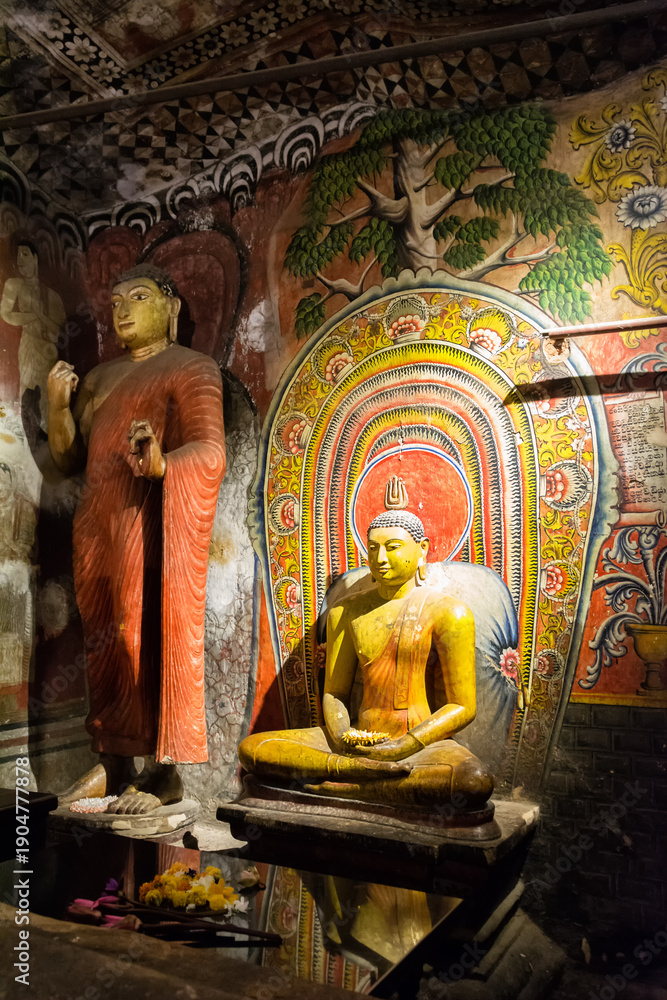 Fototapeta premium Buddha statues in the Golden Temple caves of Dambulla