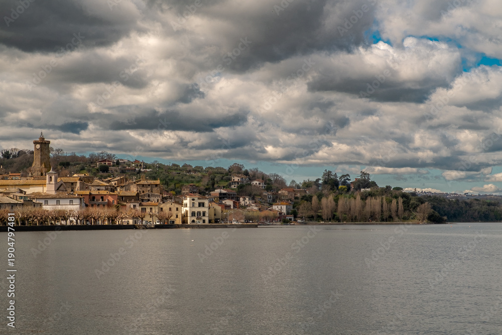 Obraz premium Lakeside Italian Village
