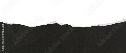 Foto Papel rasgado de color negro sobre fondo blanco, recurso gráfico