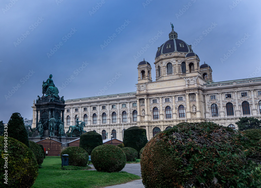 Obraz premium Monument of Maria Theresa on Maria Theresa square in Vienna, Capital of Austria.