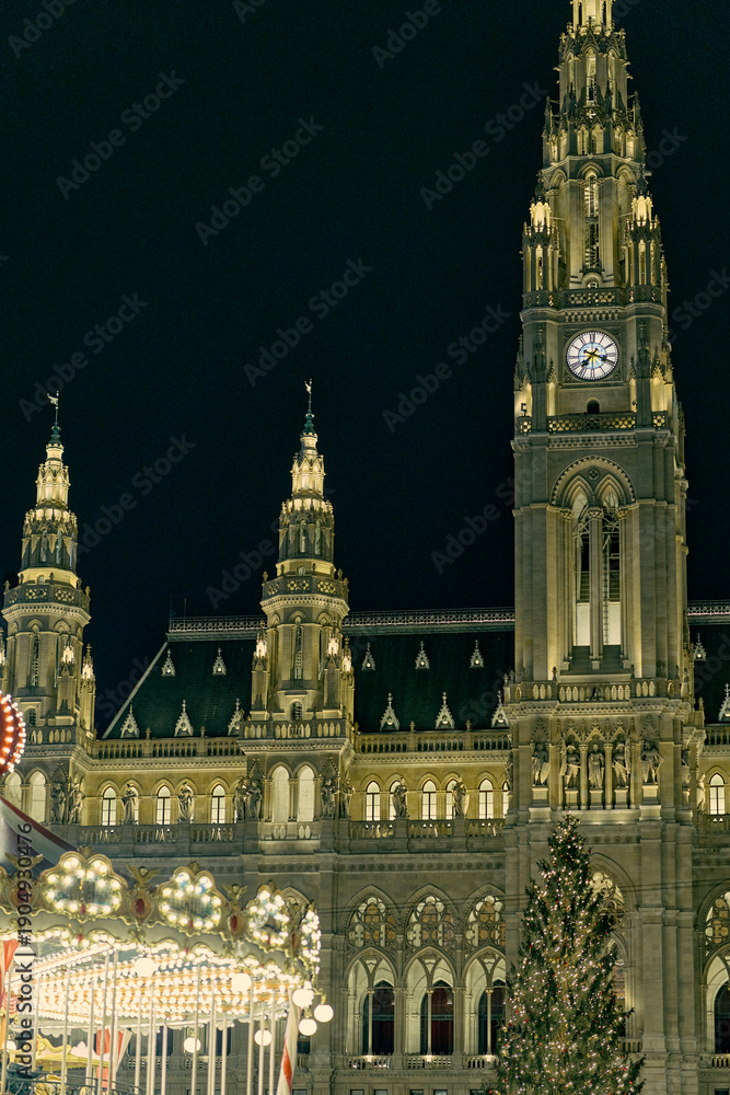 Obraz premium Vienna rathaus christmas dream carousel, gothic architecture