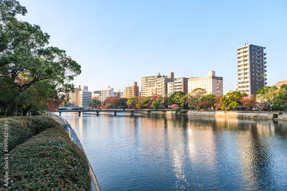 Obraz premium 稲荷大橋から見る広島の市街地