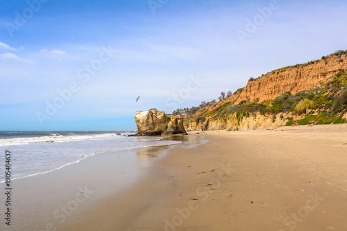 Photos El Matador State Beach with its beautiful cliffs and rocky shore in California,