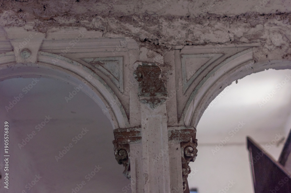 Fototapeta premium Abandoned Historic Palace in Eastern Europe