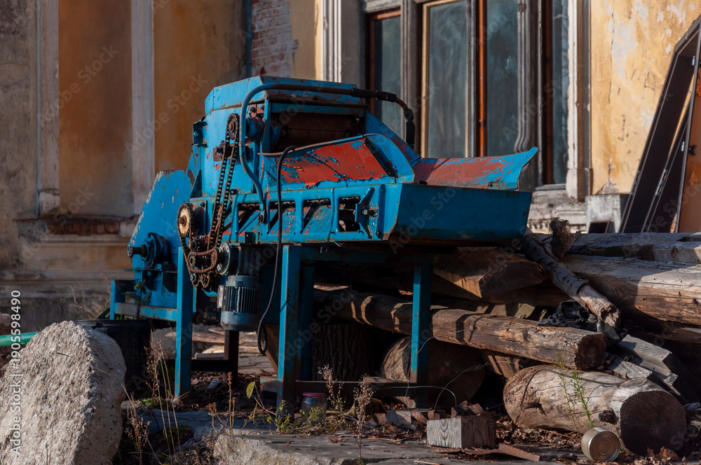 Fototapeta premium Abandoned Historic Palace in Eastern Europe