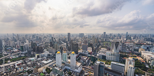 Tableau sur toile Panoramic aerial view of Bangkok city with skyscrapers and modern buildings