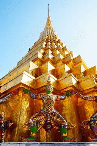 Foto Thailand Temple Guardian photographed in a colorful style
