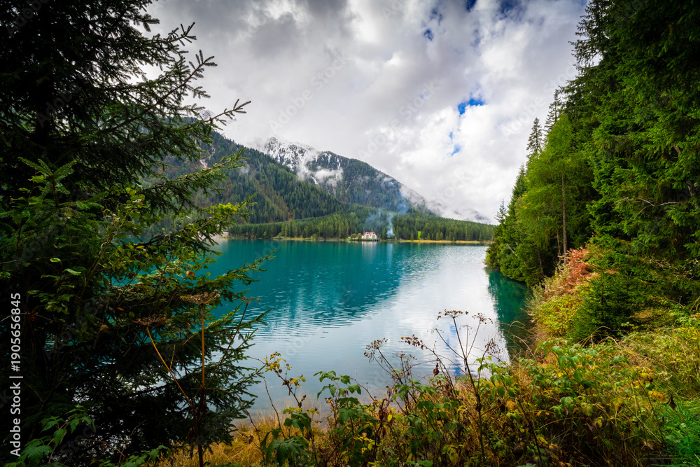 Obraz premium Hiking trail around Lake Antholz in autumn. South Tyrol 2025