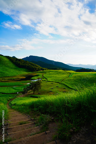 奈良 曽爾高原の絶景 青々とした草原と夏の空