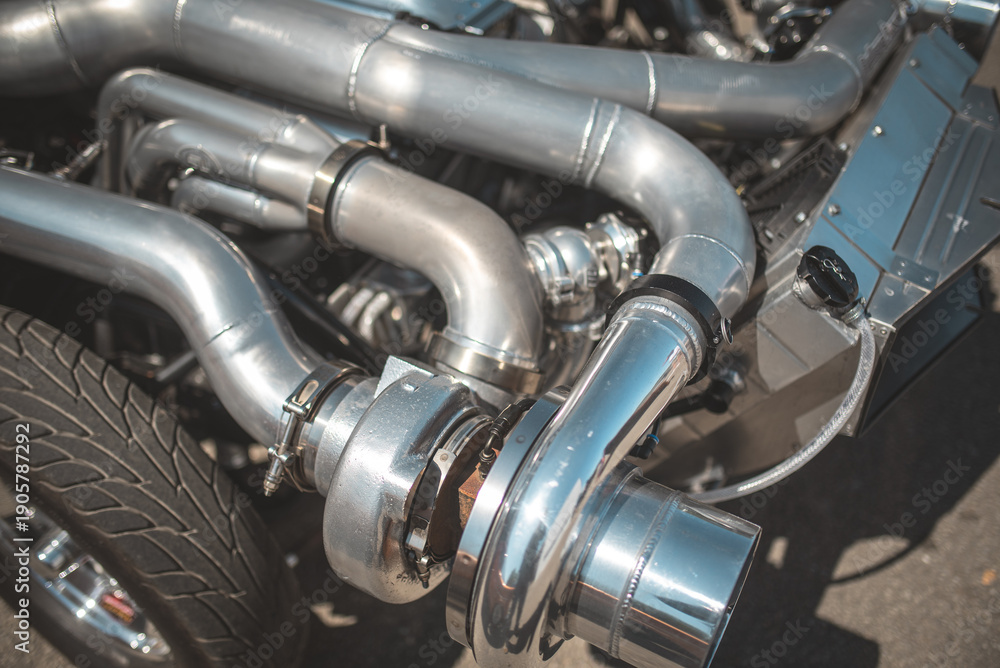 Obraz premium Close-up of a high-performance engine with polished metal components