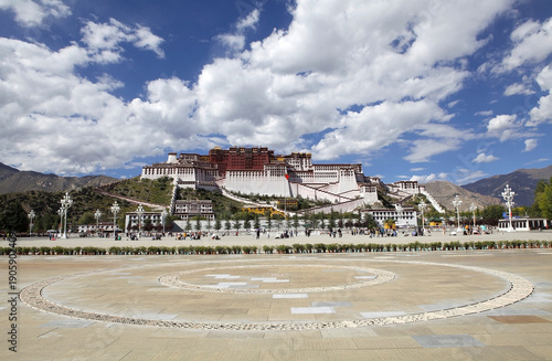 The Potala Palace view from the Potala Square in Lhasa,Tibet, Cina. It was formerly the winter palace of Dalai Lamas