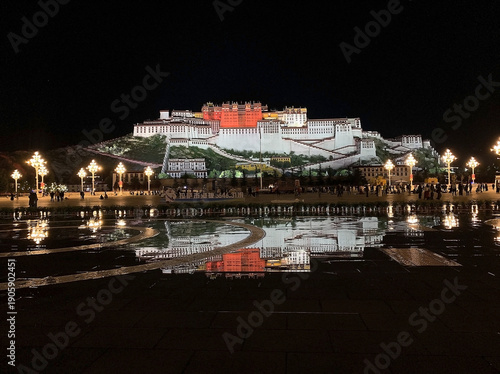 Potala Palace view from the Potala Square with the reflection of the Potala Palace in Lhasa,Tibet, Cina. It was formerly the winter palace of Dalai Lamas