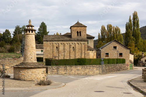 Foto église san caprasio à santa cruz de la seros