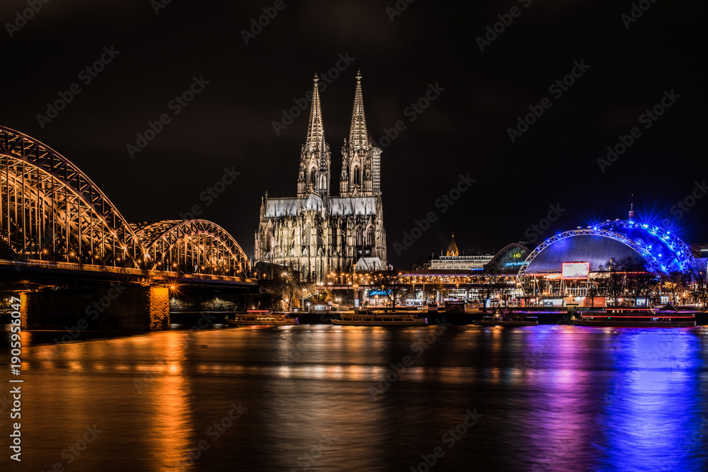 Fototapeta premium Cologne cathedral at night