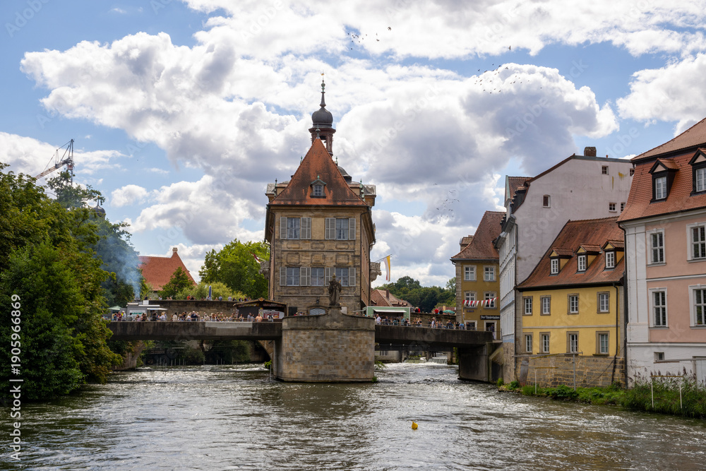 Obraz premium Altes Rathaus in Bamberg, Bavaria, Germany, iconic old town hall on an artificial island in the Regnitz River, connected by pedestrian bridges including Untere Brücke, featuring porcelain museum 