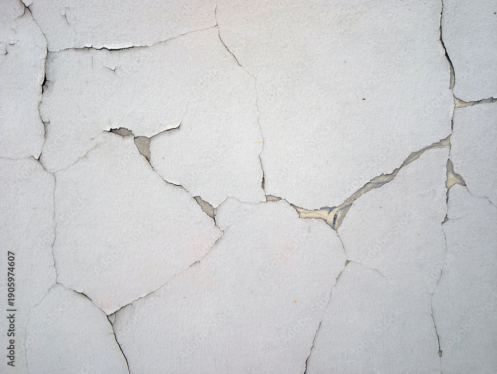 Obraz premium White wall with cracks close-up.