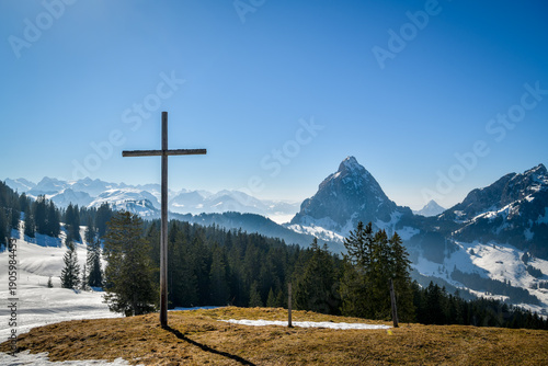 Views on Grosser Mythen peak in background and wooden cross in foreground in canton of Schwyz