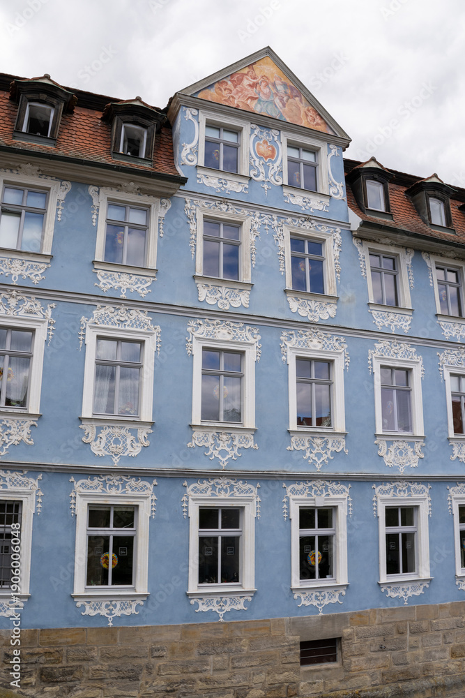 Fototapeta premium Heller Haus in Bamberg, Bavaria, Germany, historic building in the UNESCO old town featuring traditional Franconian architecture and cultural heritage within the medieval European city center.