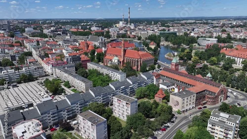 Cinematic High-Altitude Sweep of Wrocław’s Historic Islands and Odra Riverfront