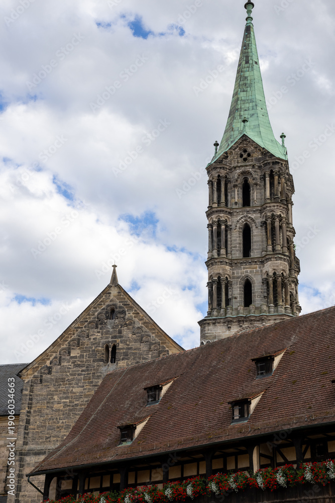 Obraz premium Bamberg Cathedral (Bamberger Dom) in Bamberg, Bavaria, Germany, 13th century Romanesque cathedral featuring the famous Bamberg Horseman statue and tomb of Emperor Henry II in UNESCO old town.