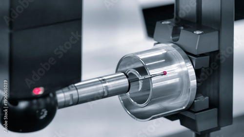 Foto Industrial machinery concept, industrial measuring coordinate machine controls t