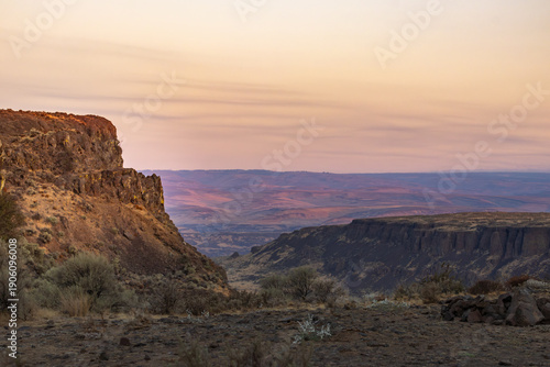 Fotografie Dawn on the valley at Frenchman Coulee
