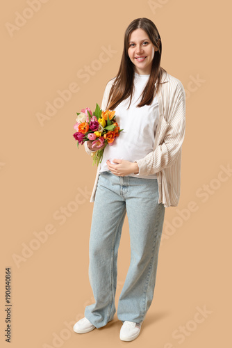 Beautiful young pregnant wo...