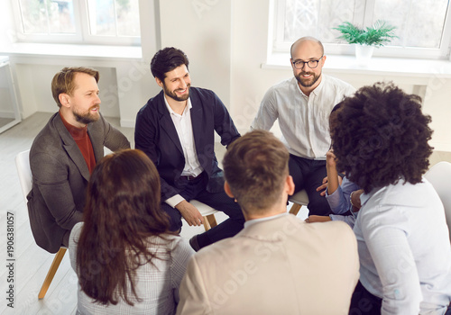 Photos Business office, successful group of multiethnic employees brainstorming, team t